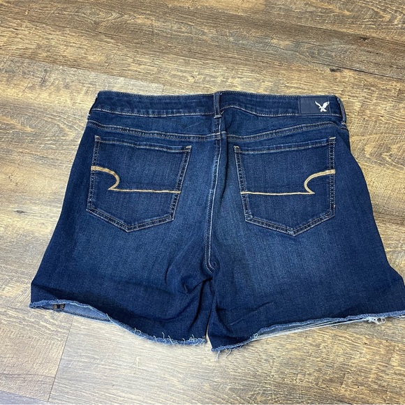 American Eagle Outfitters 360° Super Stretch Midi Roll Cuff Denim Shorts Size 14 - Picture 6 of 8